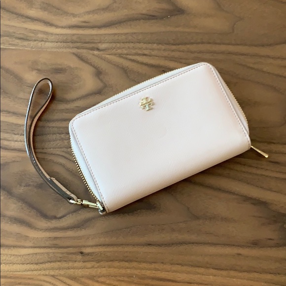 Tory Burch Handbags - Tory Burch Robinson Saffiano Leather Wristlet